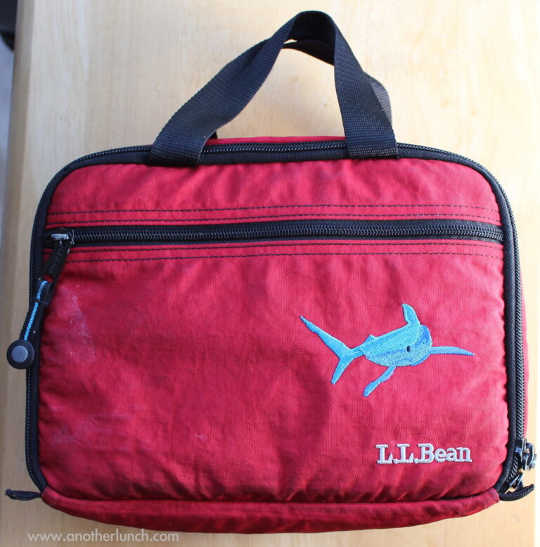 a peek in Owen's lunch box - an autism awareness lunch
