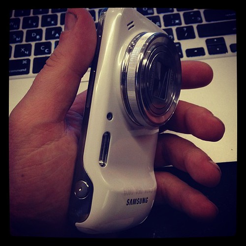 Очень все же странный телефон Galaxy S4 Zoom от Samsung