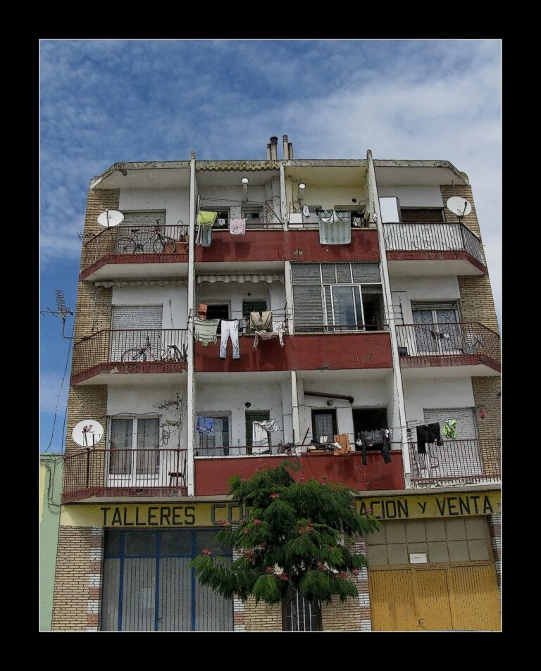 Small Apartment Building in Fraga